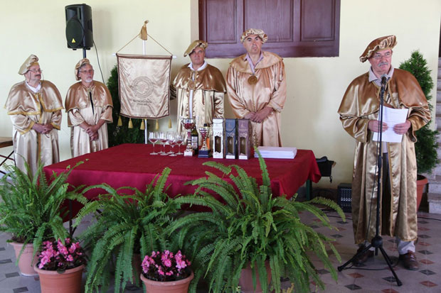 Ђаци точили најбољи розе